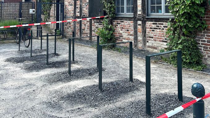 504-20250520_Fahrradständer_Synagoge Kopie INT